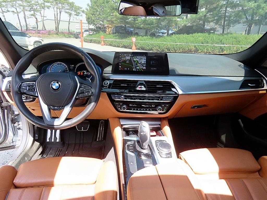 BMW 5-Series — photo 07