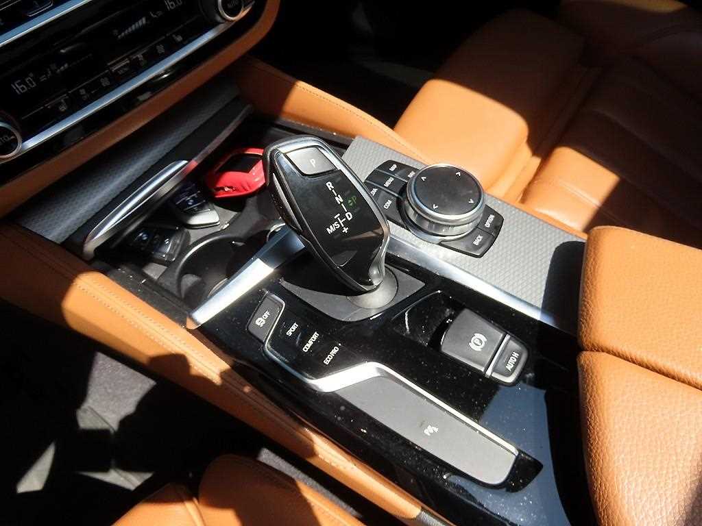 BMW 5-Series — photo 11
