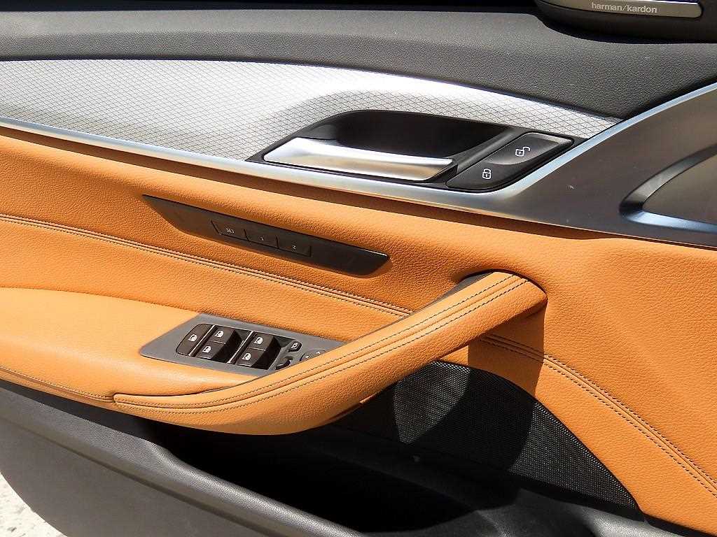 BMW 5-Series — photo 12