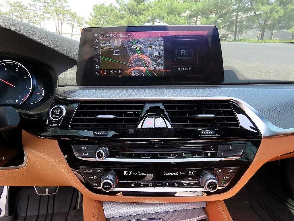 BMW 5-Series — photo 13