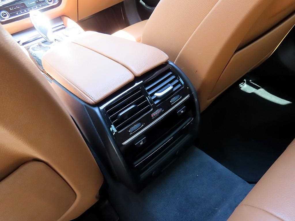 BMW 5-Series — photo 16