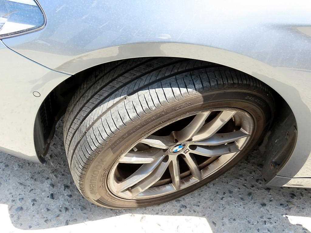 BMW 5-Series — photo 20