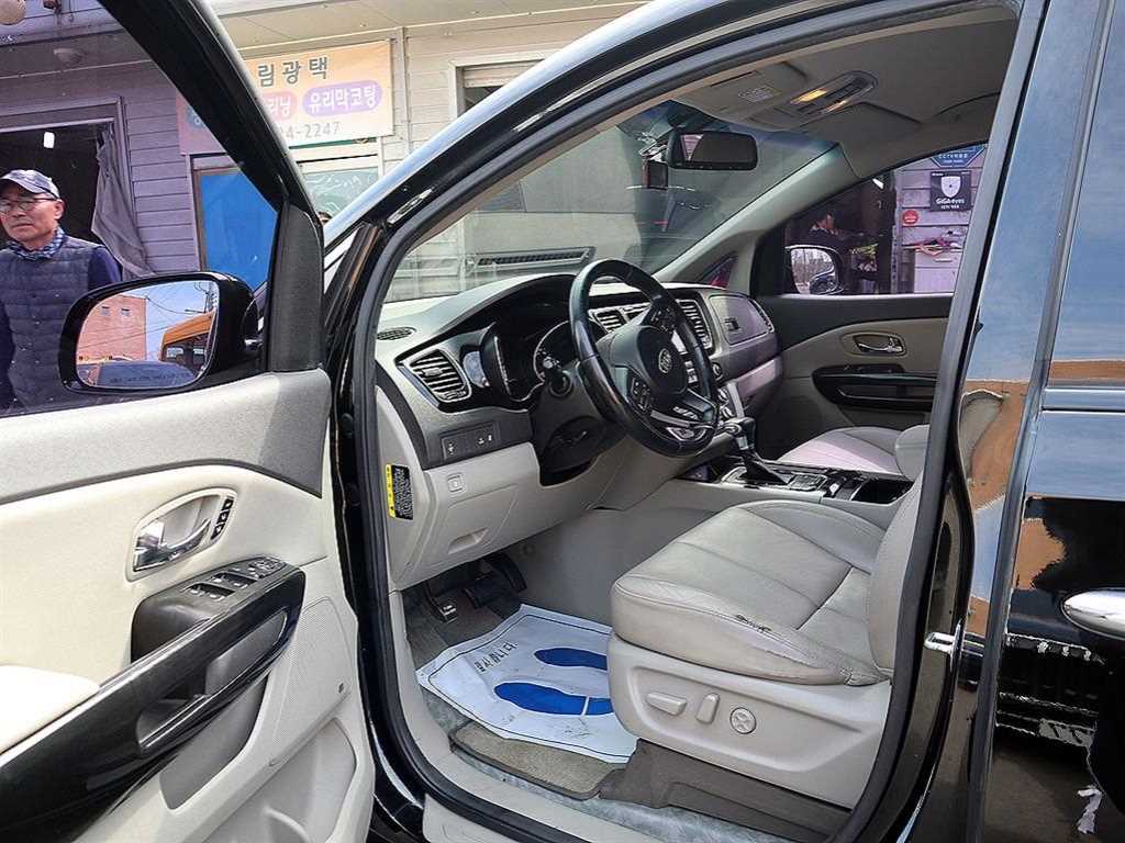 Kia Carnival — photo 06