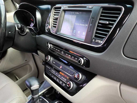 Kia Carnival — photo 11