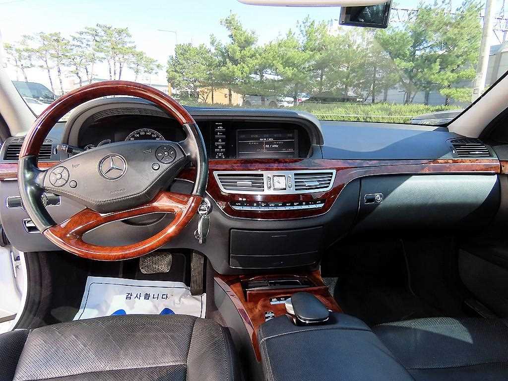 Mercedes-Benz S-Class — photo 07