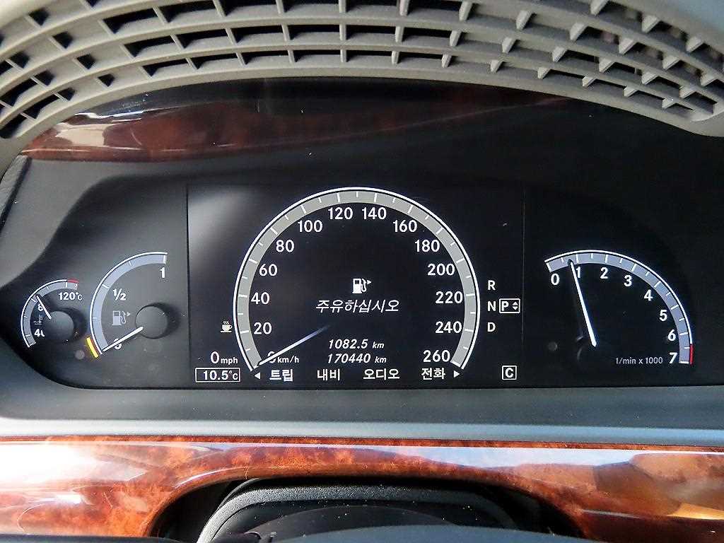 Mercedes-Benz S-Class — photo 09