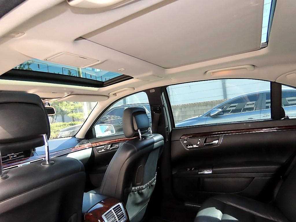 Mercedes-Benz S-Class — photo 17