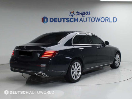 Mercedes-Benz E-Class — photo 02