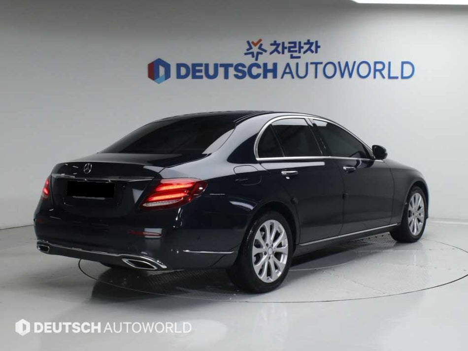 Mercedes-Benz E-Class — photo 02