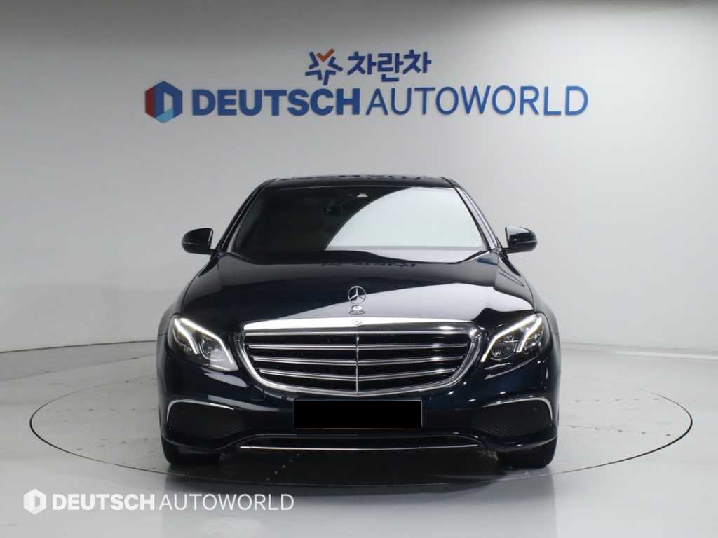 Mercedes-Benz E-Class — photo 03