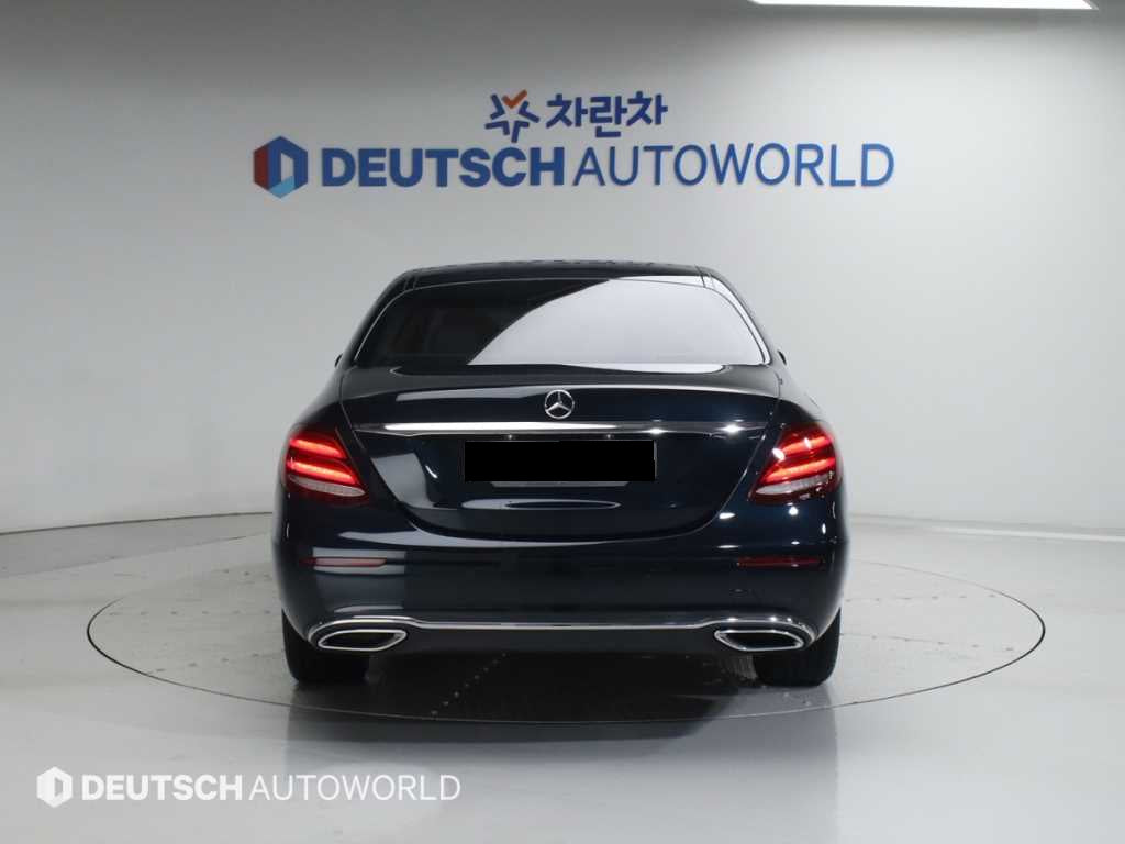 Mercedes-Benz E-Class — photo 04