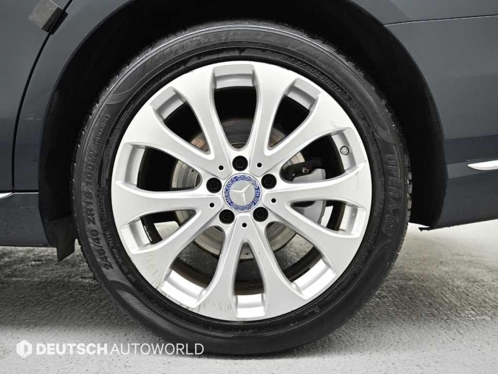 Mercedes-Benz E-Class — photo 05