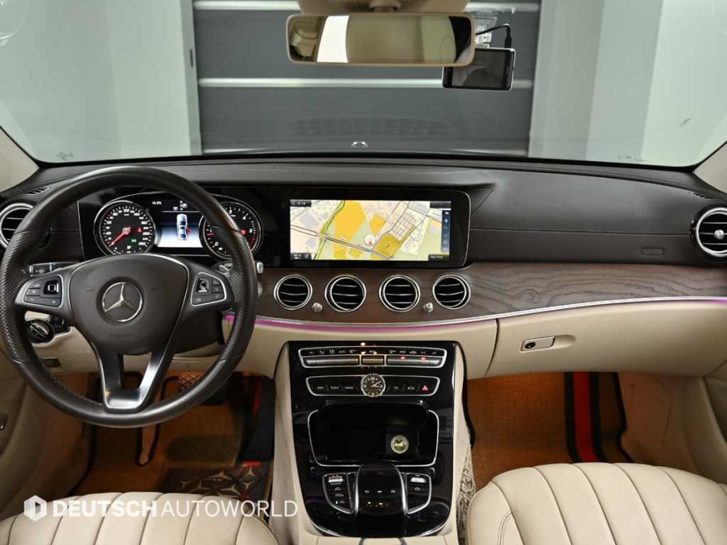 Mercedes-Benz E-Class — photo 07