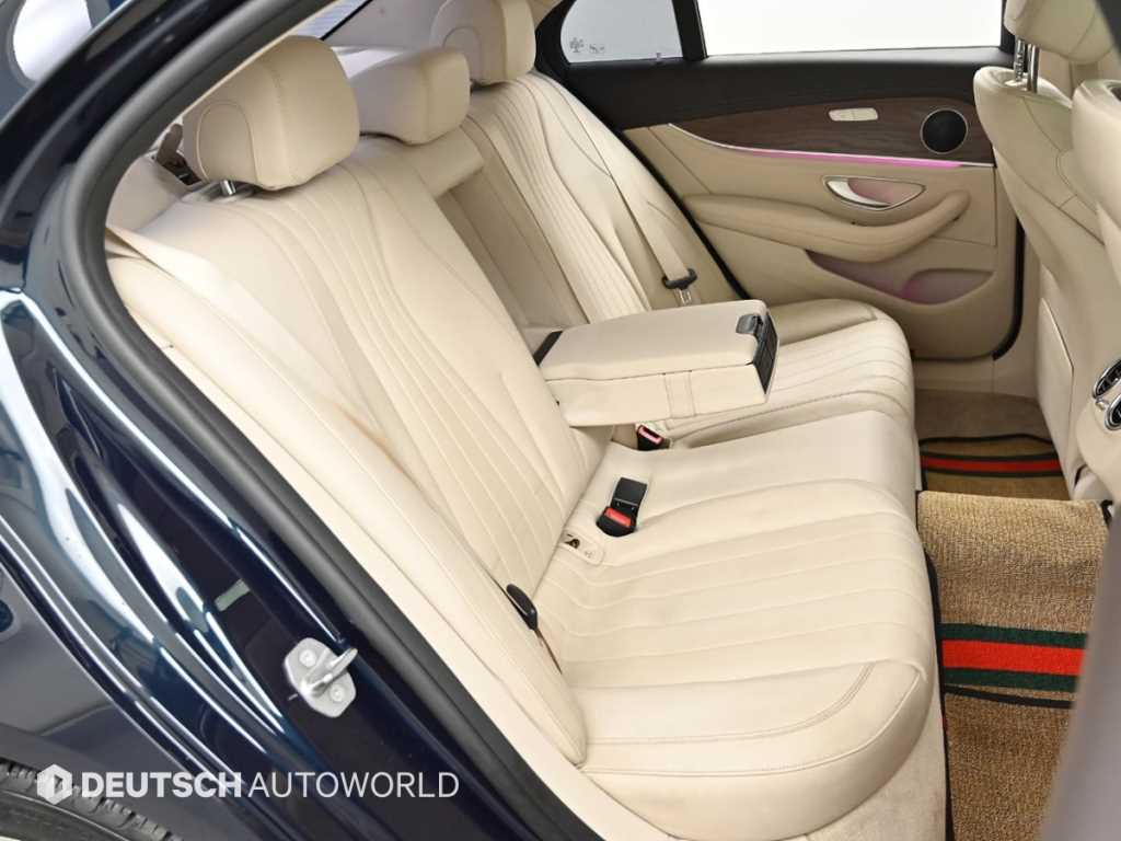 Mercedes-Benz E-Class — photo 12