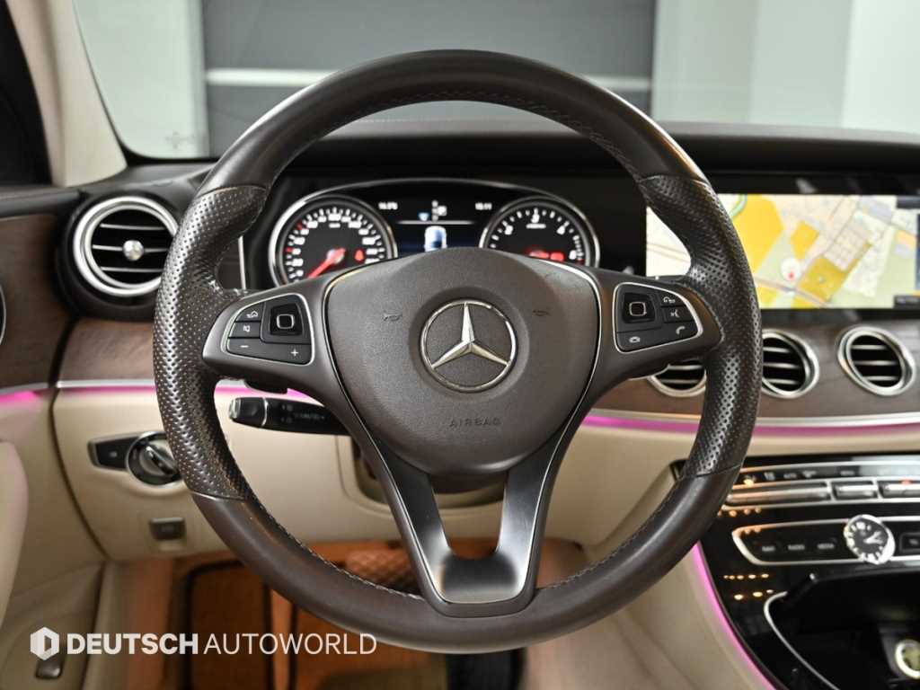Mercedes-Benz E-Class — photo 13