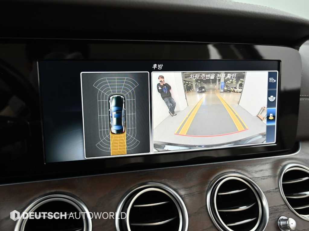 Mercedes-Benz E-Class — photo 15