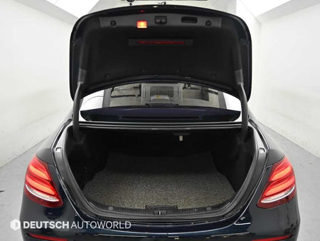 Mercedes-Benz E-Class — photo 19