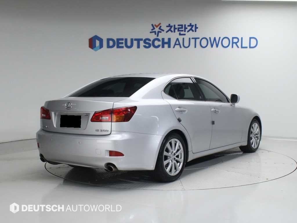 Lexus IS — photo 02