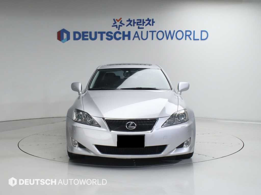 Lexus IS — photo 03