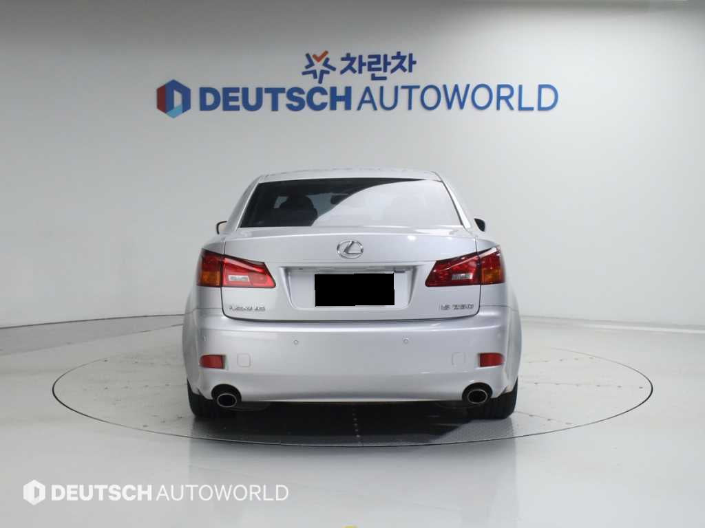 Lexus IS — photo 04
