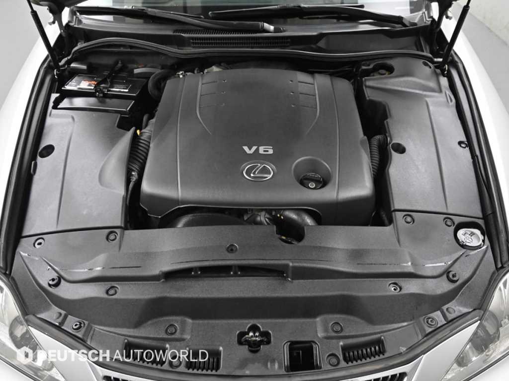 Lexus IS — photo 06