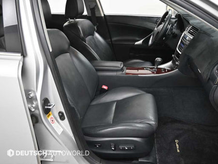 Lexus IS — photo 10