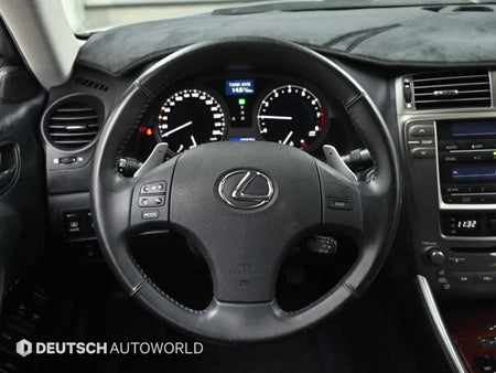 Lexus IS — photo 13