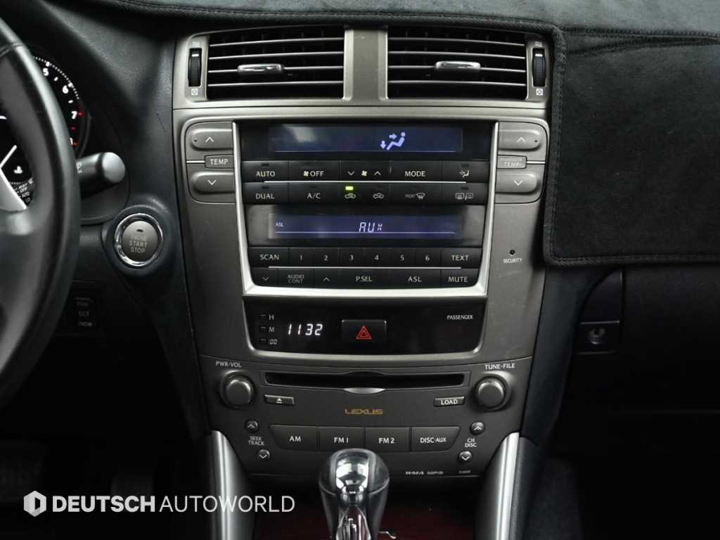 Lexus IS — photo 14