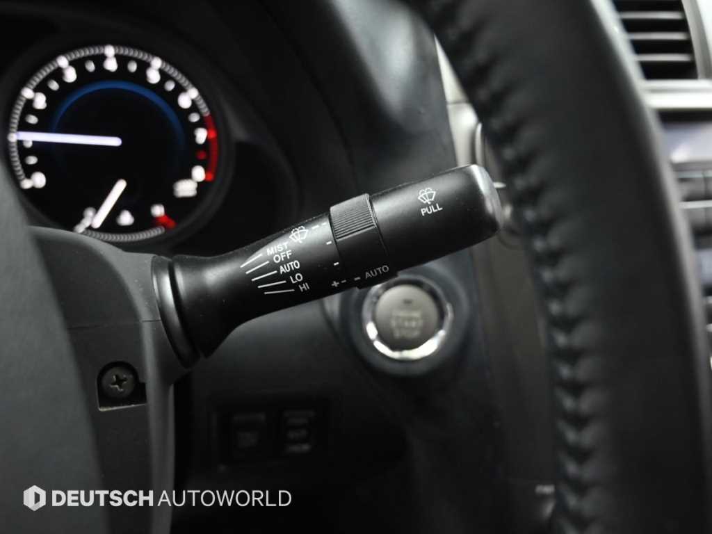 Lexus IS — photo 15