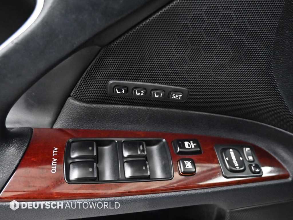 Lexus IS — photo 16