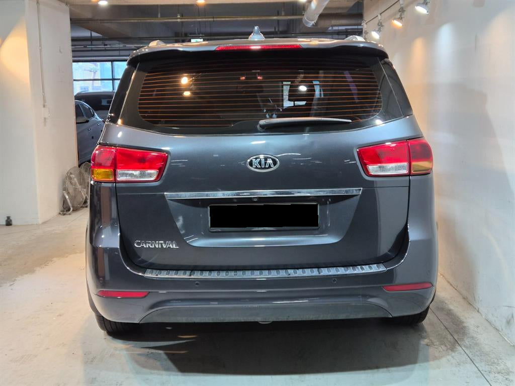 Kia Carnival — photo 03