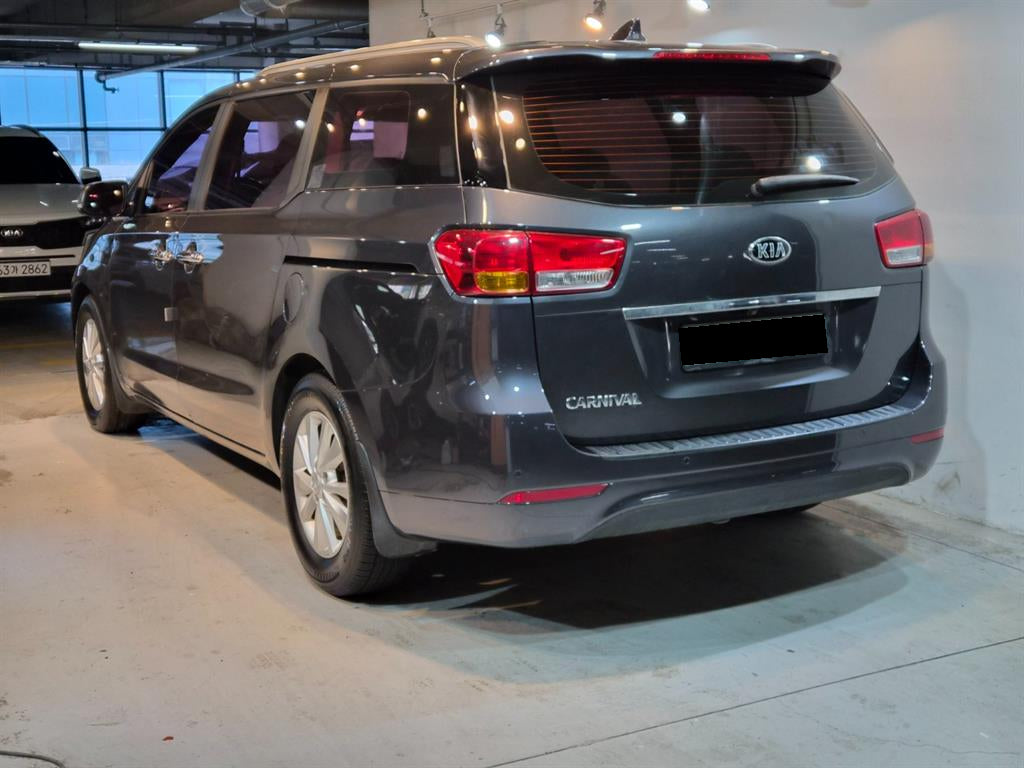 Kia Carnival — photo 04