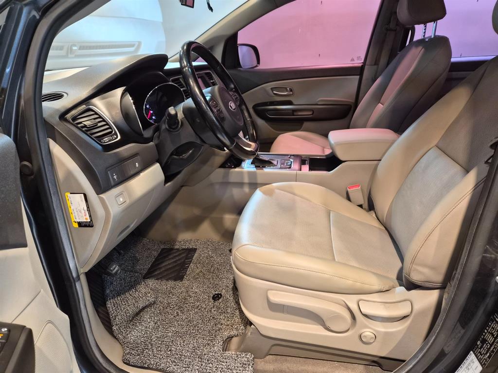 Kia Carnival — photo 10
