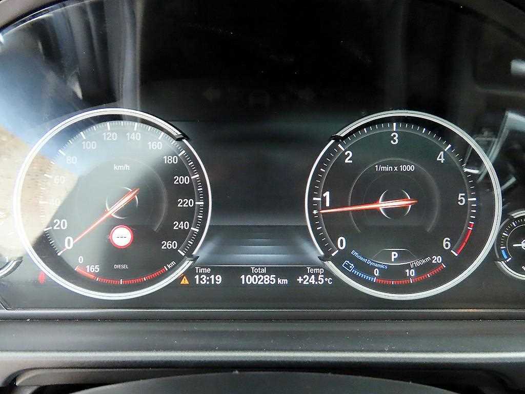 BMW 5-Series — photo 08