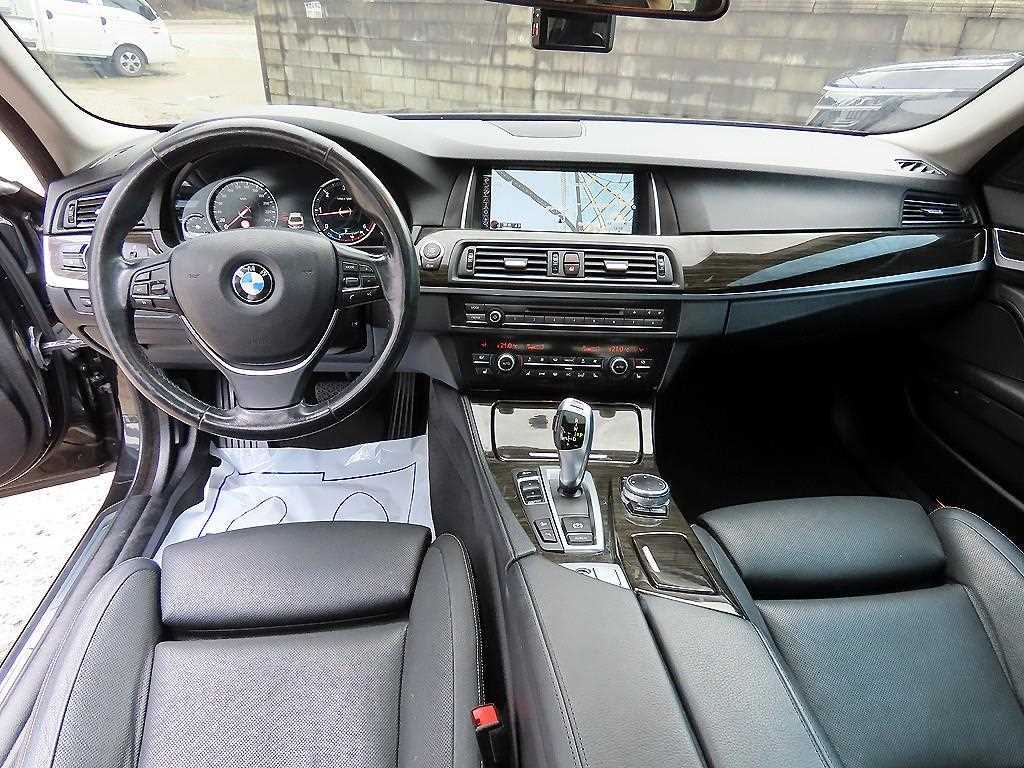 BMW 5-Series — photo 09