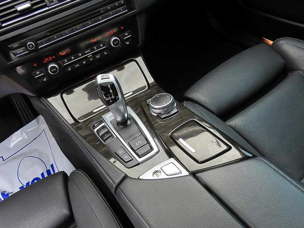 BMW 5-Series — photo 10