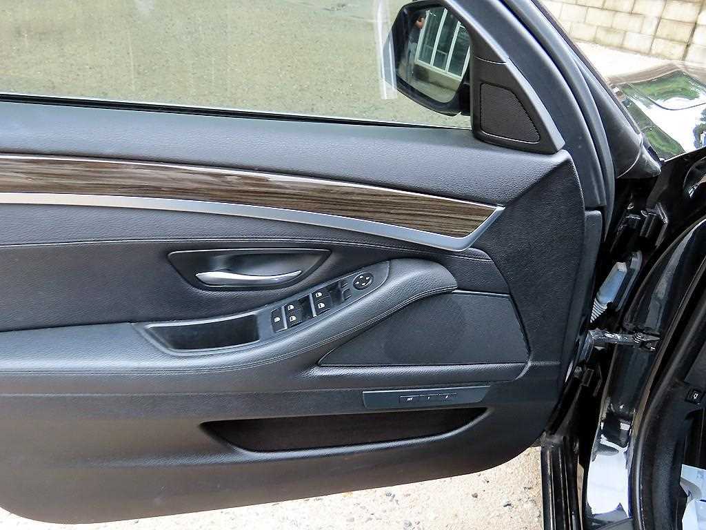 BMW 5-Series — photo 11
