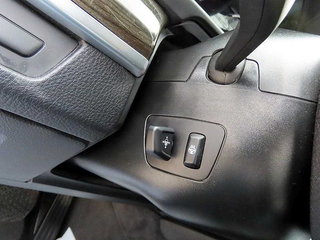 BMW 5-Series — photo 12