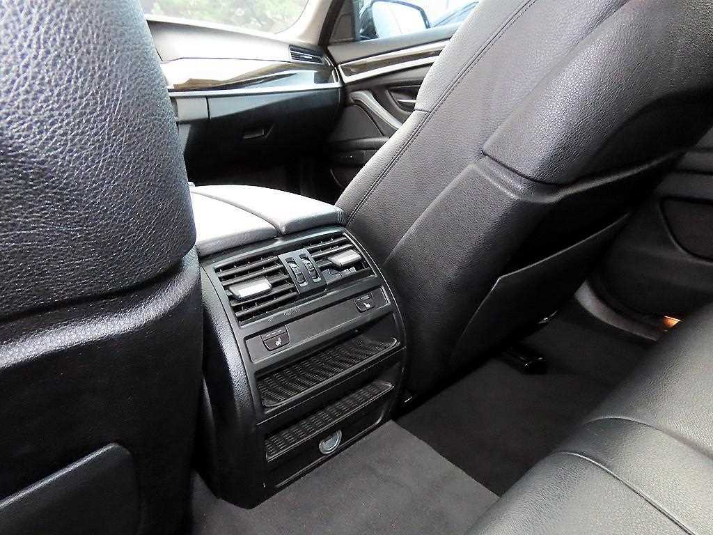 BMW 5-Series — photo 15