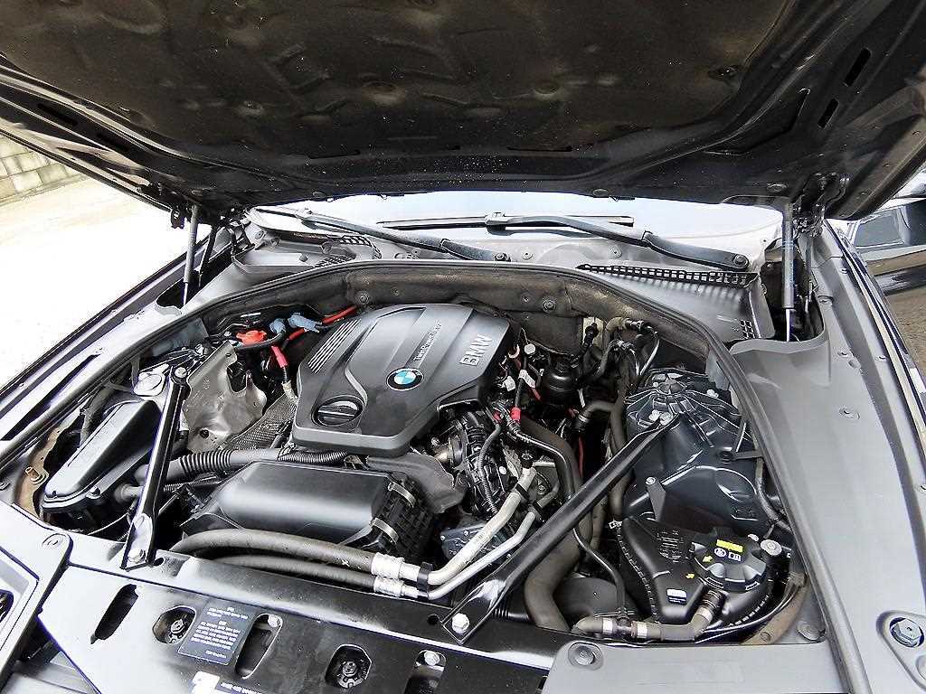 BMW 5-Series — photo 19
