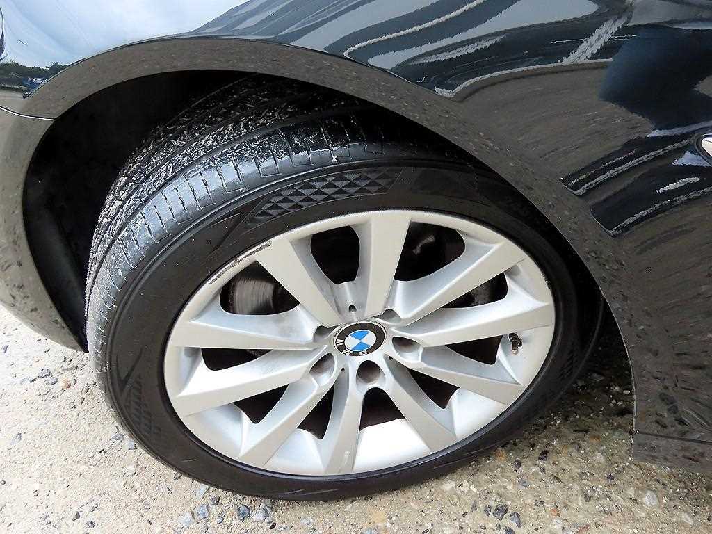 BMW 5-Series — photo 20