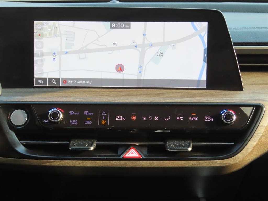 Kia K8 — photo 09