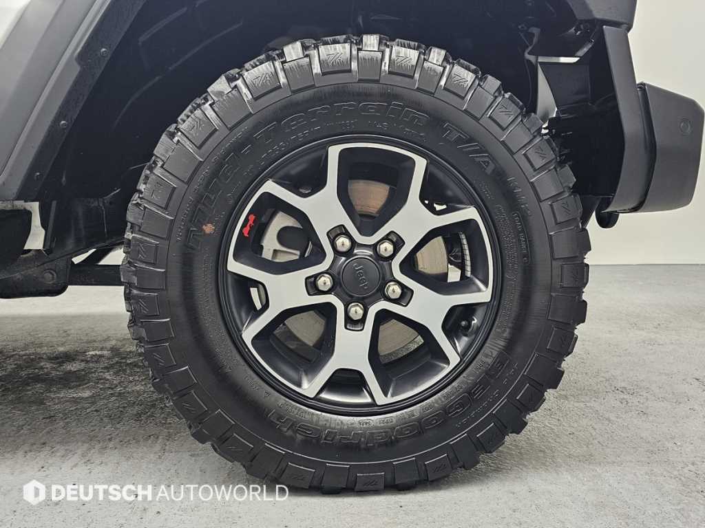 Jeep Wrangler — photo 05