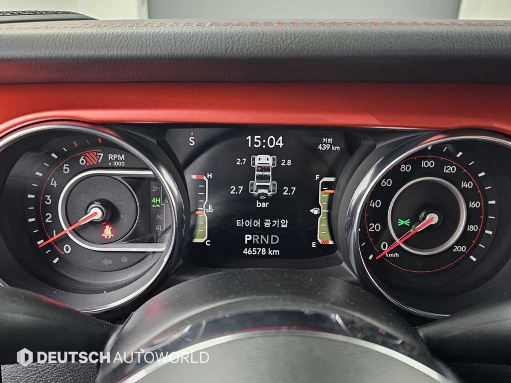 Jeep Wrangler — photo 08