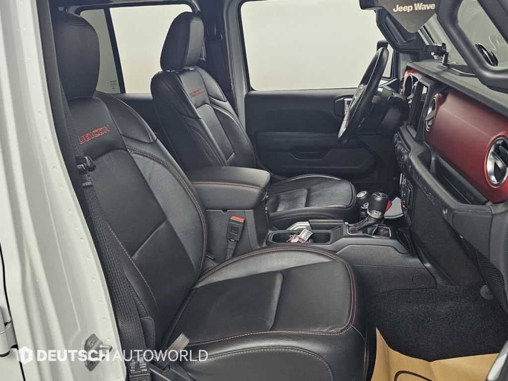 Jeep Wrangler — photo 10