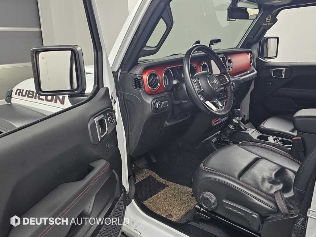 Jeep Wrangler — photo 11