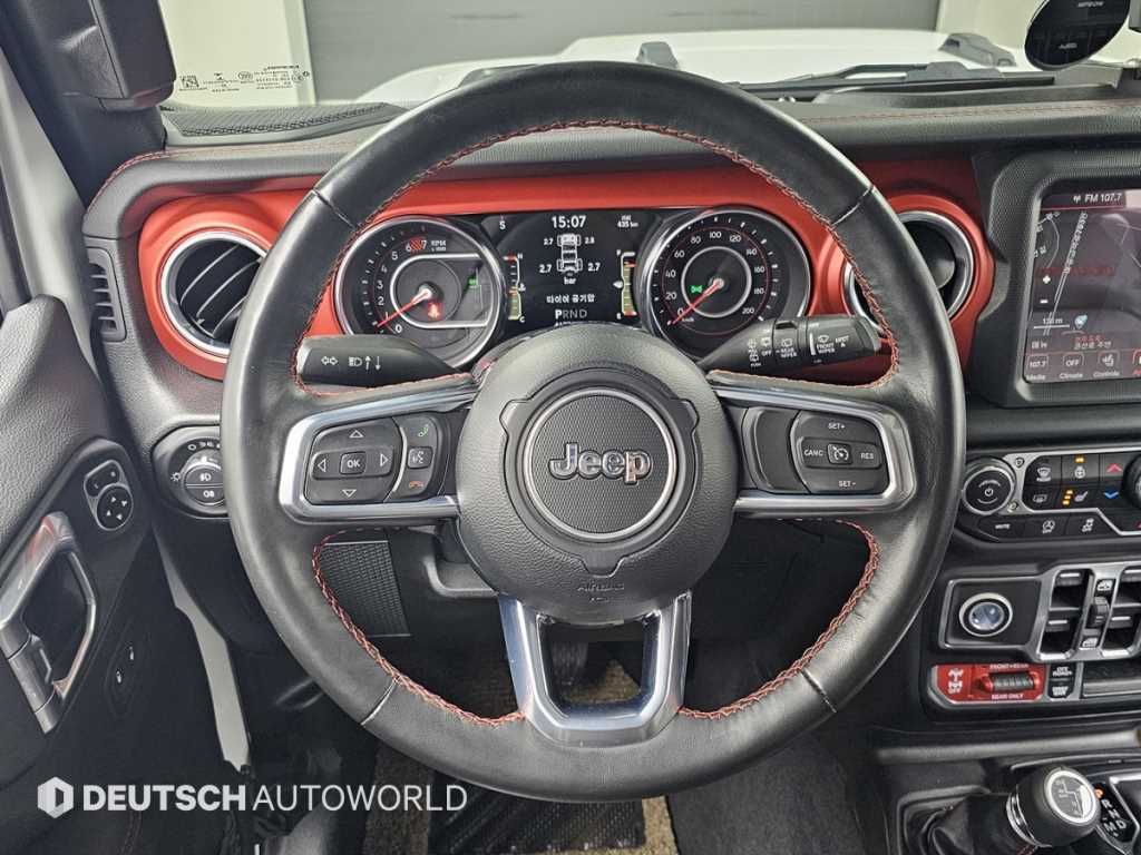 Jeep Wrangler — photo 13