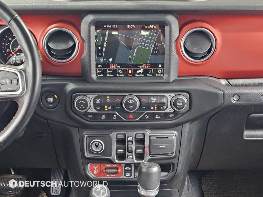 Jeep Wrangler — photo 14