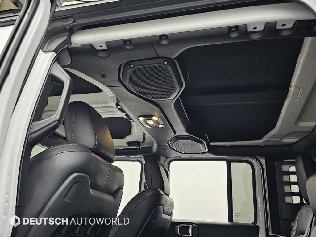 Jeep Wrangler — photo 18