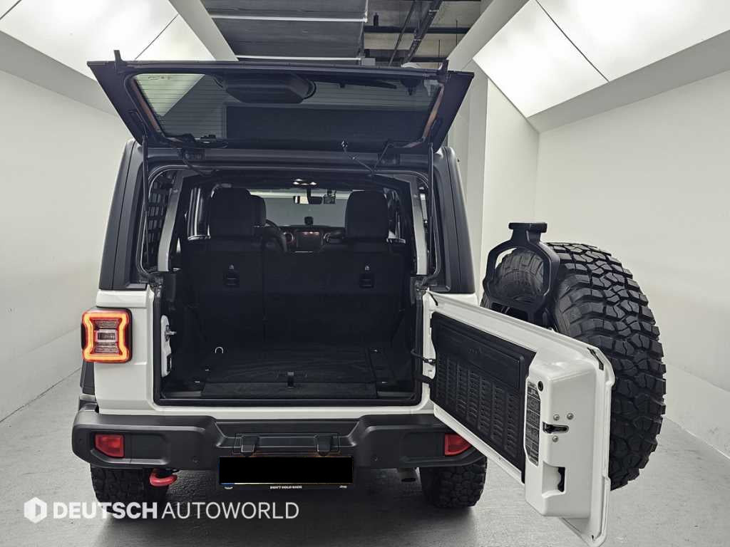 Jeep Wrangler — photo 19
